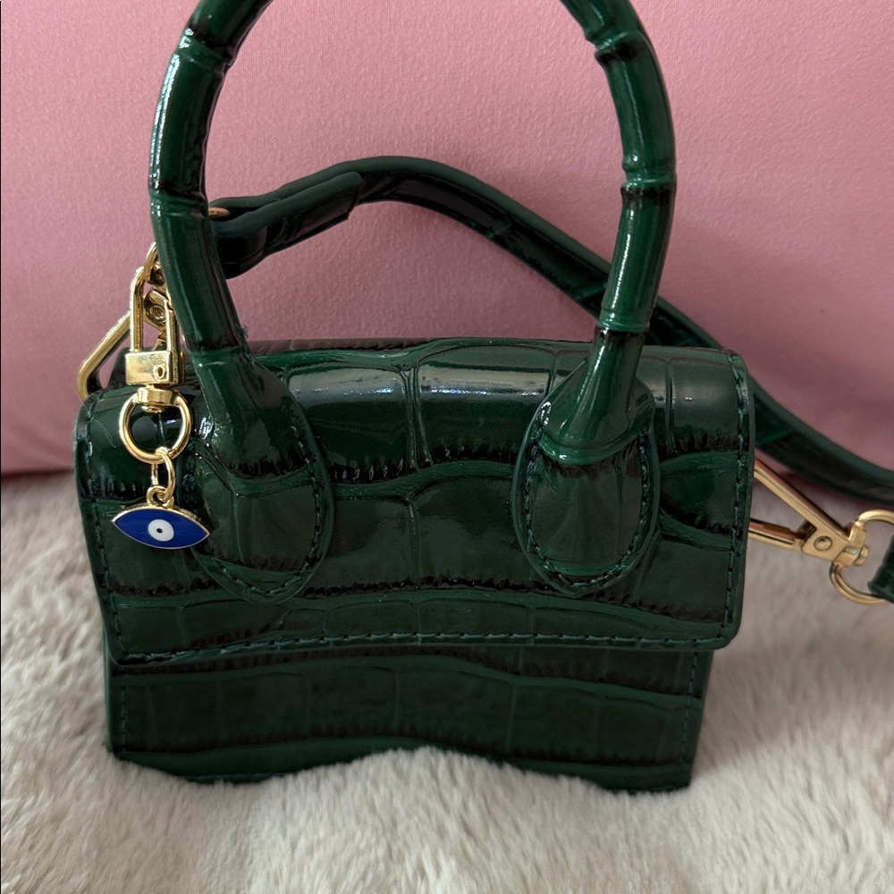 Elegant Green Crocodile-Embossed Crossbody Handbag